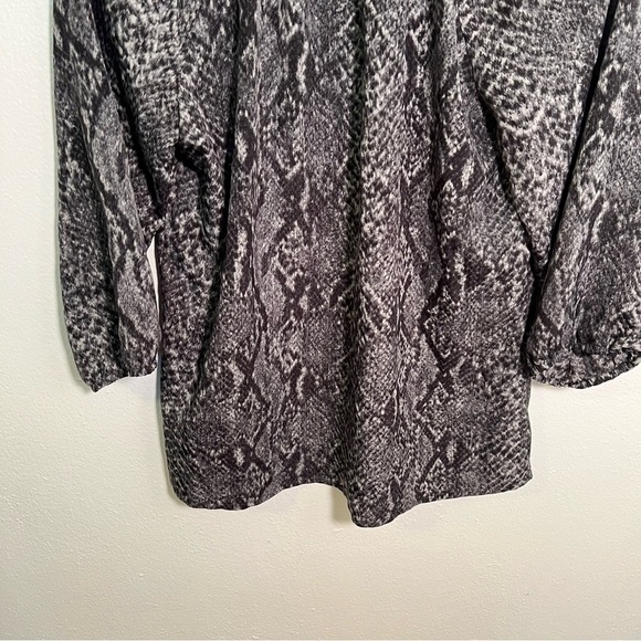Loft Blouse Black Gray Snake Print Keyhole 3/4 Sleeve S - Picture 6 of 9